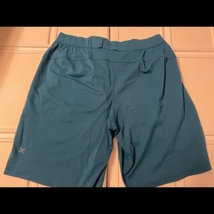 Men’s Lululemon workout shorts